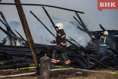 В Сосногорске сгорел дом