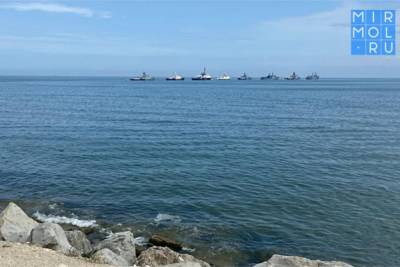 Силы Каспийской флотилии разыграли морской бой с «противником» в рамках дня ВМФ