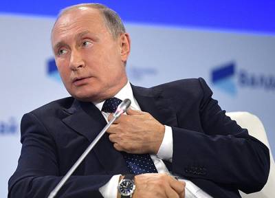 Владимир Путин спустил на воду траулер «Механик Сизов» в Санкт-Петербурге