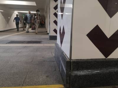 «Нужно было прилепить подорожник»: «Инновационный» ремонт в киевском метро рассмешил соцсети