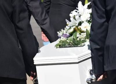 Похороны близкого человека: главные традиции
