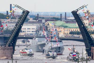 В Санкт-Петербурге и Кронштадте прошел военно-морской парад