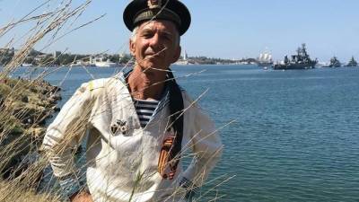Ко Дню ВМФ в Петербурге приехал пенсионер на мотоцикле из Краснодарского края
