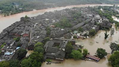 До 63 человек выросло число погибших от наводнения в Китае - mir24.tv - Китай - Чжэнчжоу