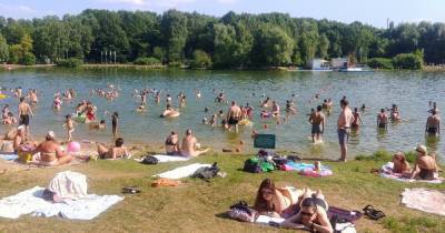 Москвичам рассказали об опасности прохладительных напитков при купании в жару