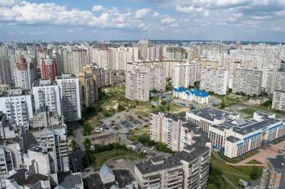 В Киеве дети устроили опасные развлечения на многоэтажке