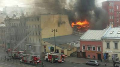 Площадь пожара в центре Петербурга выросла в 5 раз