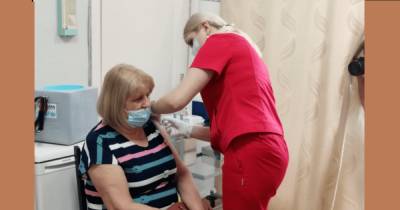 В Черновцах глава ОСББ вакцинировала целый дом (фото)