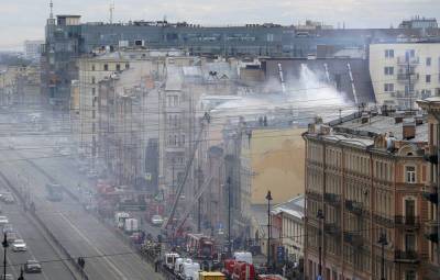 Пожар в здании в центре Петербурга локализован