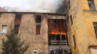 Крупный пожар потушили в центре Санкт-Петербурга