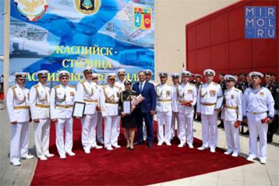 В военно-морском параде в Каспийске приняли участие 40 кораблей, катеров и судов обеспечения