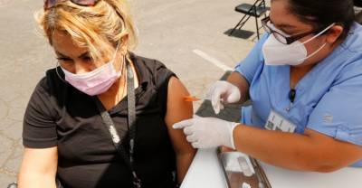 Главный инфекционист США рассказал, кому может понадобиться третья доза антиковидной вакцины