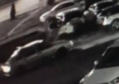 В Рязани водитель «четырнадцатой» порезал колеса припаркованной «Газели»