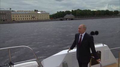 Президент принял участие в церемонии спуска на воду супертраулера «Механик Сизов»