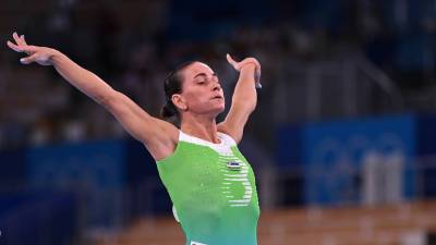 «Всех люблю, прощайте!»: 46-летняя гимнастка Чусовитина не пробилась в финал на ОИ и завершила карьеру