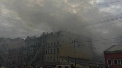 В районе пожара на Лиговском взяли пробы воздуха