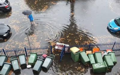 Потоп в Лондоне: вместо дорог реки и затопленное метро