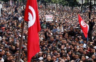 В Тунисе демонстранты громят офисы партии «Ан-Нахда»