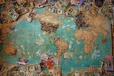 Эксперт дал совет россиянам по покупке валюты для отпуска
