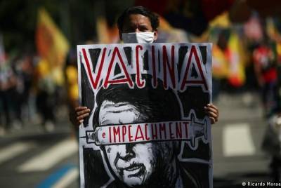 В Бразилии десятки тысяч вышли на акции за отставку Болсонару