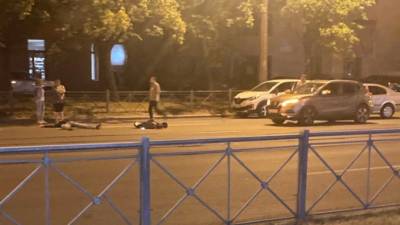Питер Онлайн - Электросамокатчик врезался в каршеринговый автомобиль на проспекте Науки - piter.tv - Санкт-Петербург