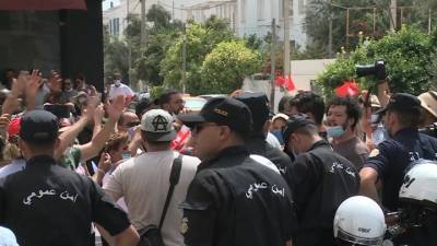 Правительственная армия Туниса заняла ключевые объекты в столице