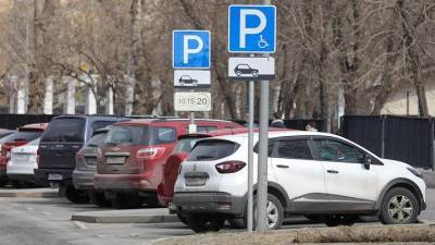 Москвичи купили у города почти 700 парковочных мест со скидкой за полгода