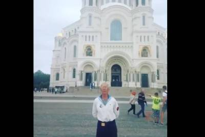 67-летний кубанский байкер добрался до Кронштадта и записал видеопоздравление с Днём Военно-Морского Флота