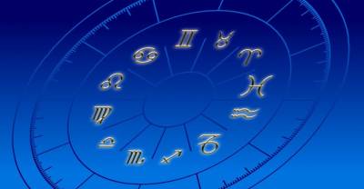 Астролог назвала лучшие цвета одежды для каждого знака зодиака