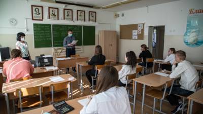 С 1 сентября новосибирские школьники продолжат учиться в одном классе