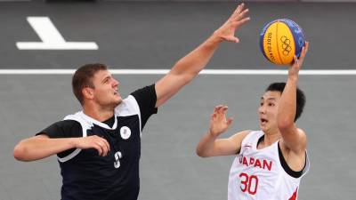 Россия одержала вторую победу в мужском турнире по баскетболу 3×3 на ОИ, обыграв Японию