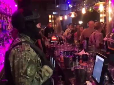 Полиция обнаружила наркотики в одном из клубов Петербурга