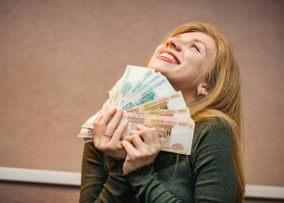 Минимальная заработная плата в России в 2022 году вырастет на 825 рублей