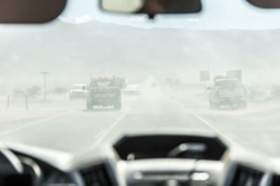 В США из-за пыльной бури столкнулись 20 автомобилей
