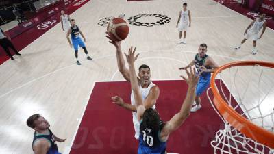 Лука Дончич - 48 очков Дончича помогли Словении победить Аргентину на баскетбольном турнире ОИ - russian.rt.com - Япония - Испания - Словения - Аргентина