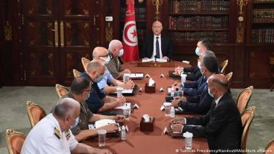 Новый госпереворот? Президент Туниса отправил в отставку премьера и объявил о приостановке деятельности парламента