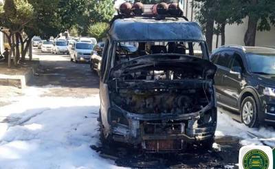 В Ташкенте сгорела маршрутка. Никто из пассажиров не пострадал