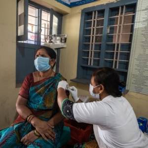 В городе в Индии вакцинировали все взрослое население