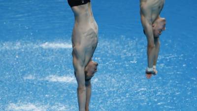 Россияне Бондарь и Минибаев завоевали «бронзу» Игр в синхронных прыжках с 10-метровой вышки