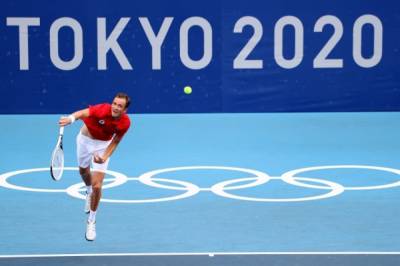 Медведев прошел в третий круг теннисного турнира на Играх в Токио