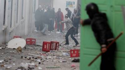 В столицу Туниса ввели войска
