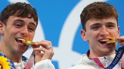 Британцы Томас Дейли и Мэттью Ли выиграли Олимпиаду в синхронных прыжках в воду
