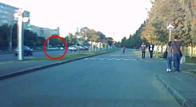Момент аварии мотоцикла и иномарки в Новоюжном районе попал на камеру - pg21.ru - Чебоксары