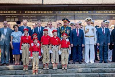 Брянский Губернатор почтил память погибших в Севастополе