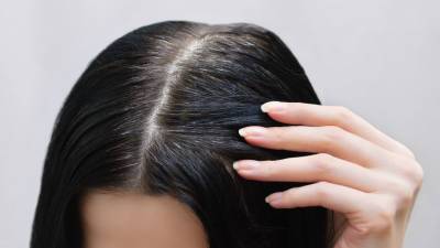 Ученые рассказали, как вернуть цвет седым волосам