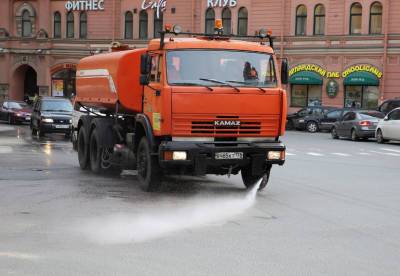 На петербургские дороги вылили 320 литров шампуня за неделю