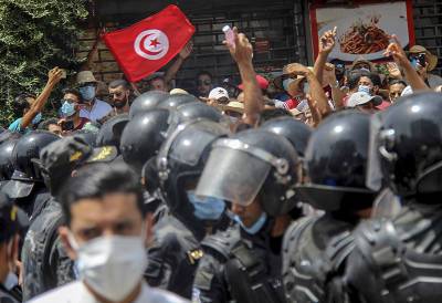 Президента Туниса обвинили в госперевороте