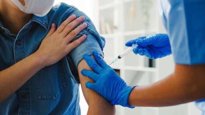 В Украине могут ослабить карантин для тех, кто получил вакцину