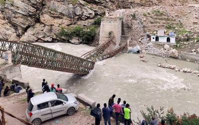 В Индии камнепад разрушил мост, есть жертвы