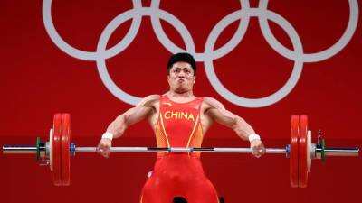 Китайский тяжелоатлет Фабинь завоевал золото ОИ в Токио в категории до 61 кг